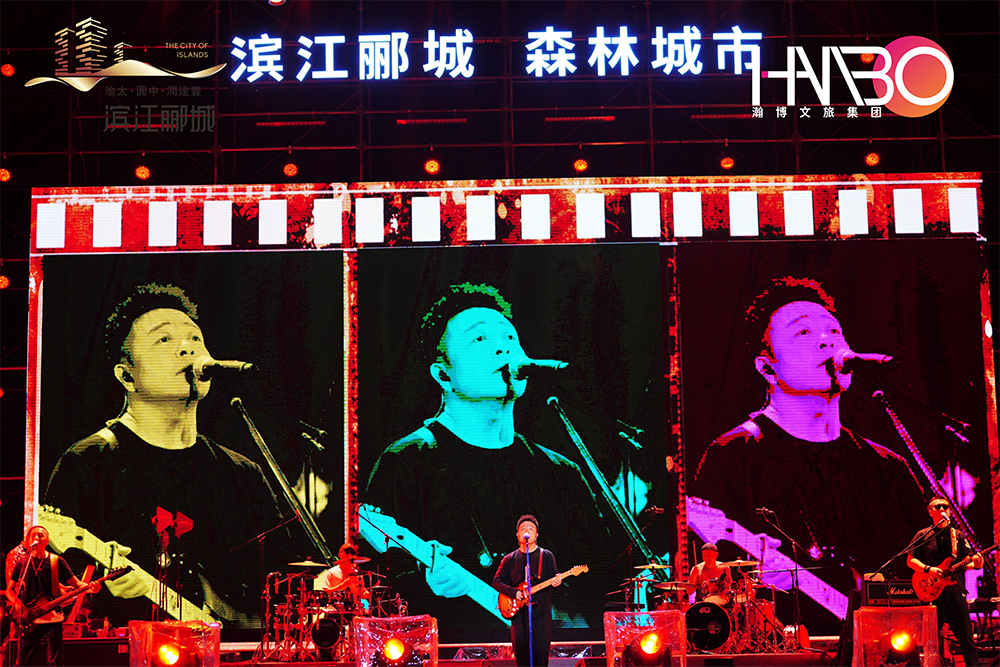 許巍領(lǐng)銜成都演唱會(huì)圓滿(mǎn)成功